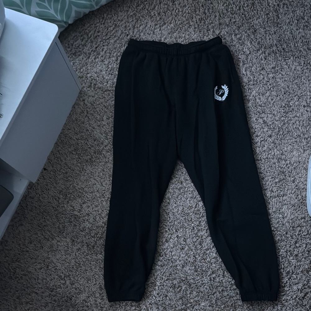 PINK Victoria's Secret Black Ankle Cropped Pants